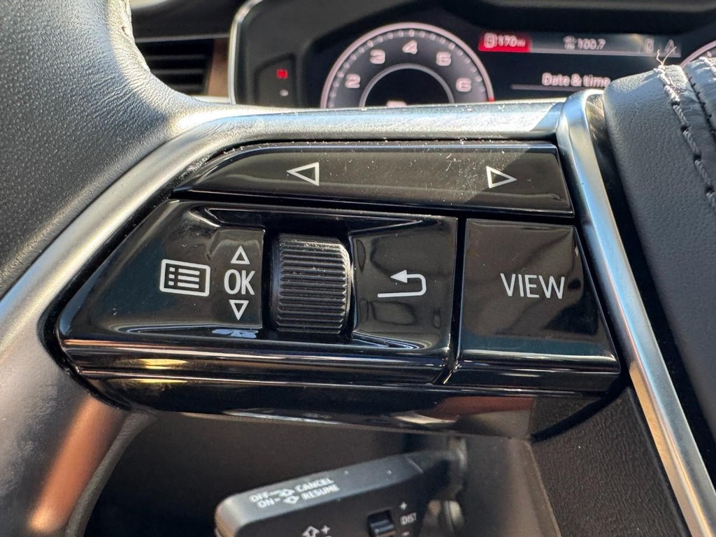 Audi A8 L Vehicle Full-screen Gallery Image 14