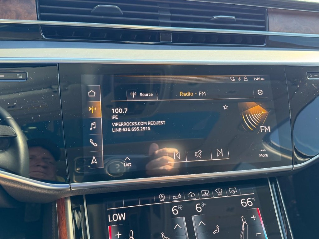 Audi A8 L Vehicle Full-screen Gallery Image 17