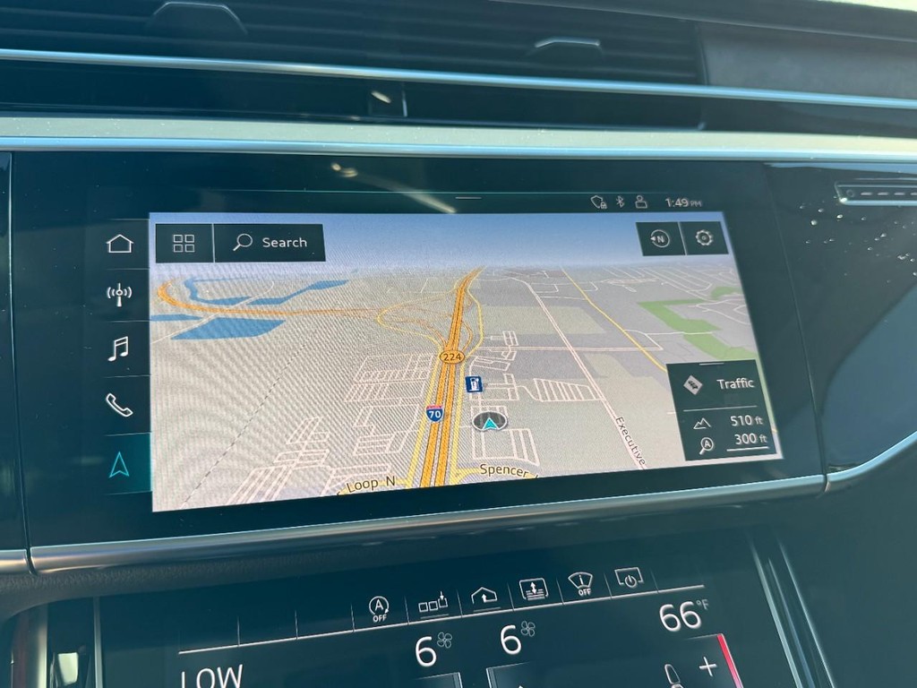 Audi A8 L Vehicle Full-screen Gallery Image 18