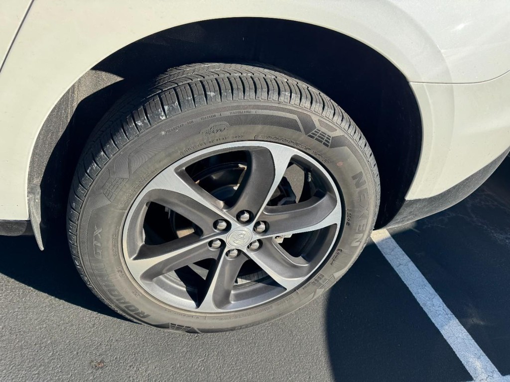 Buick Enclave Vehicle Full-screen Gallery Image 04