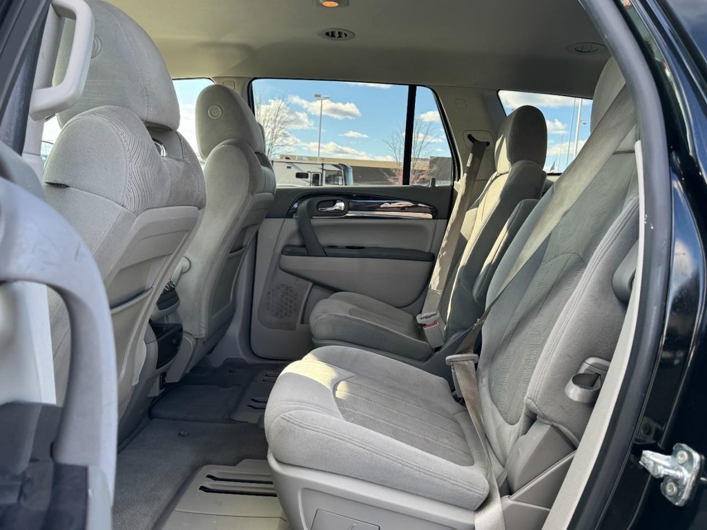 Buick Enclave Vehicle Full-screen Gallery Image 10