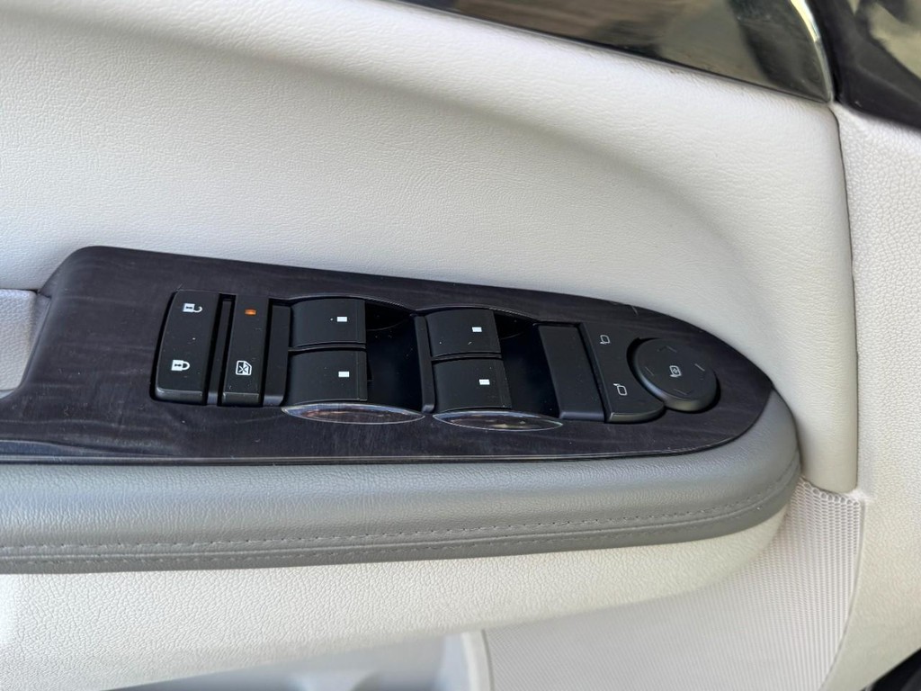 Buick Enclave Vehicle Full-screen Gallery Image 16