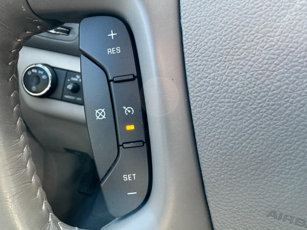 Buick Enclave Vehicle Full-screen Gallery Image 17