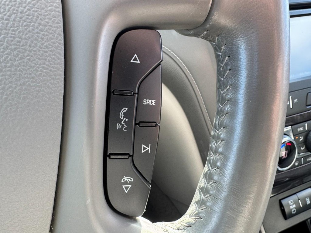 Buick Enclave Vehicle Full-screen Gallery Image 18