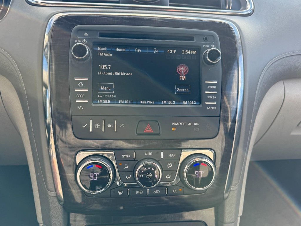 Buick Enclave Vehicle Full-screen Gallery Image 19