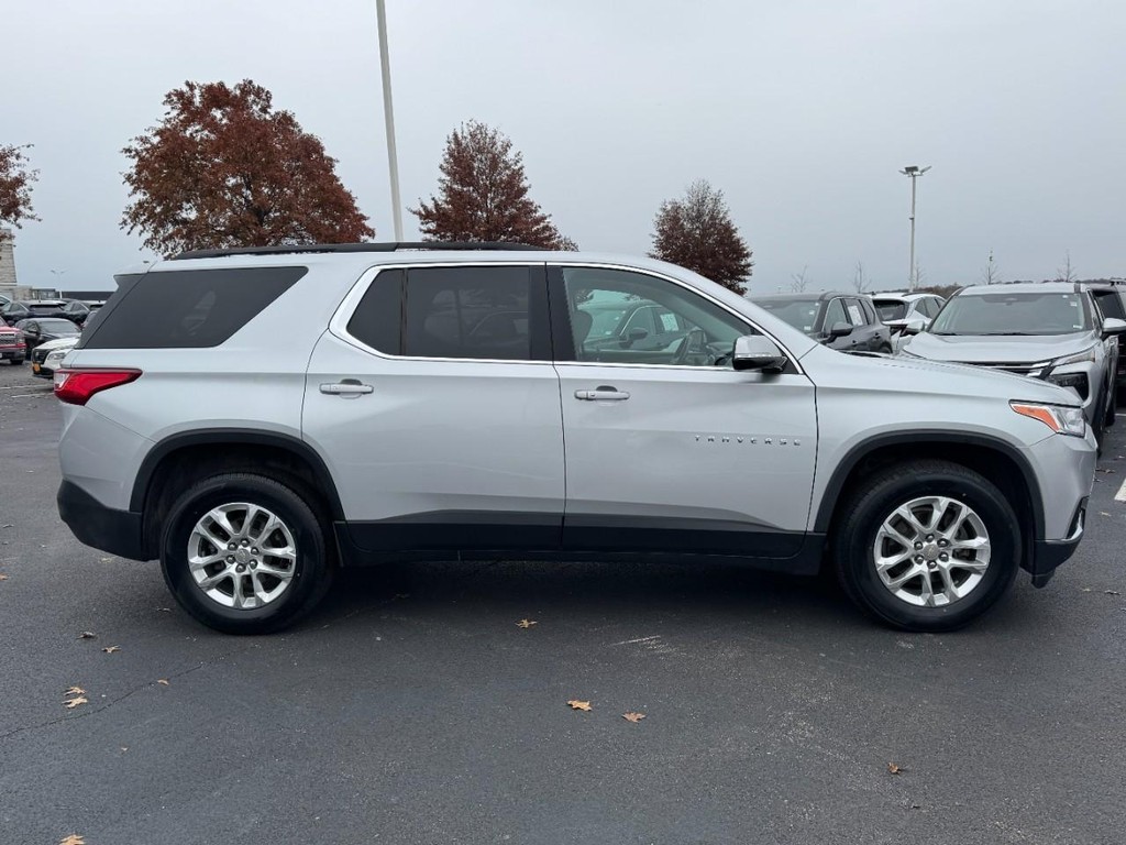 Chevrolet Traverse Vehicle Full-screen Gallery Image 02