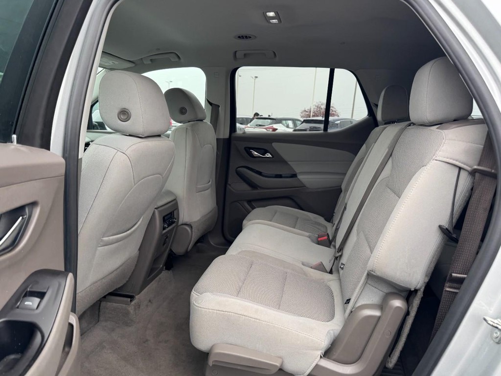 Chevrolet Traverse Vehicle Full-screen Gallery Image 10