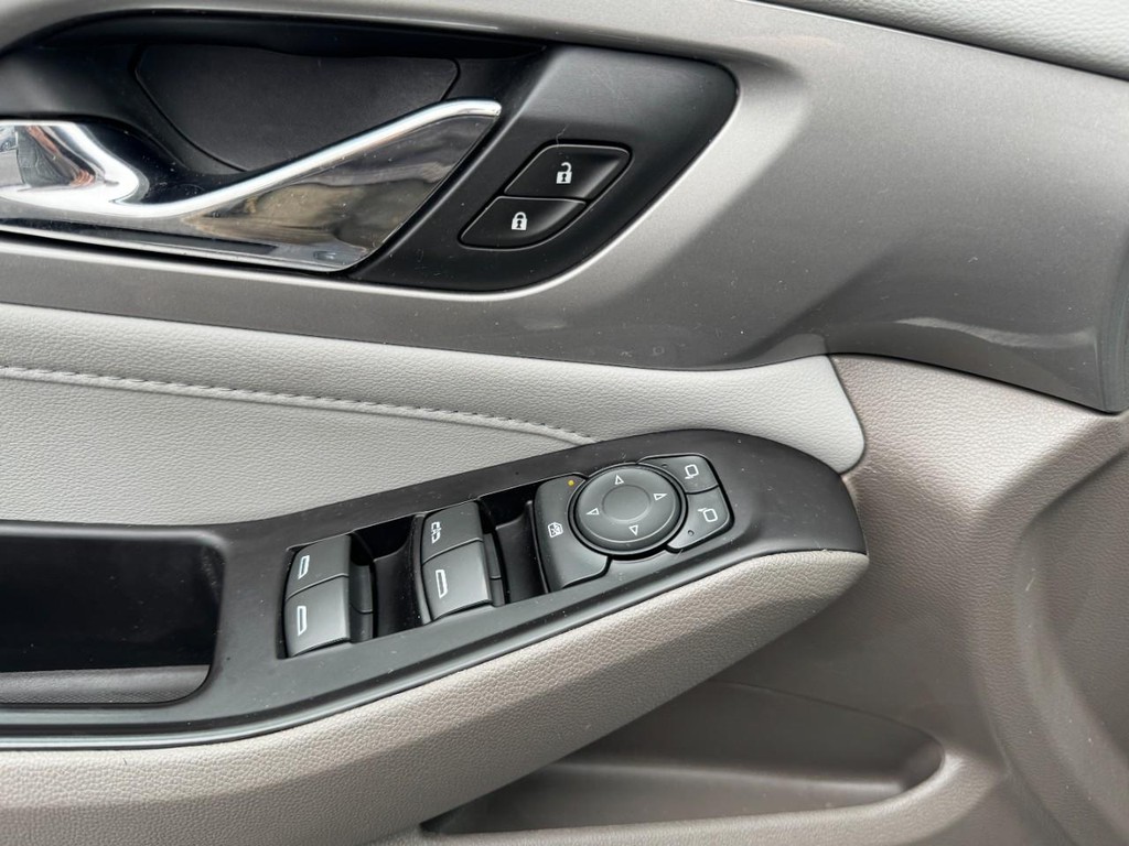 Chevrolet Traverse Vehicle Full-screen Gallery Image 15