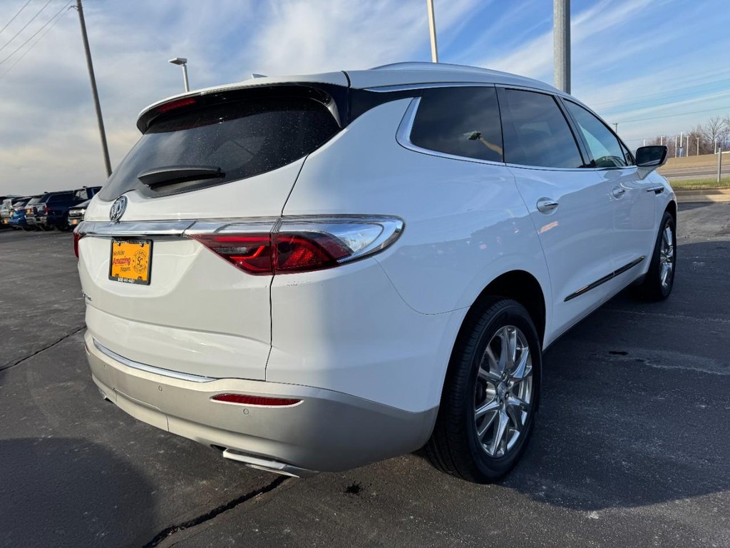 Buick Enclave Vehicle Full-screen Gallery Image 03