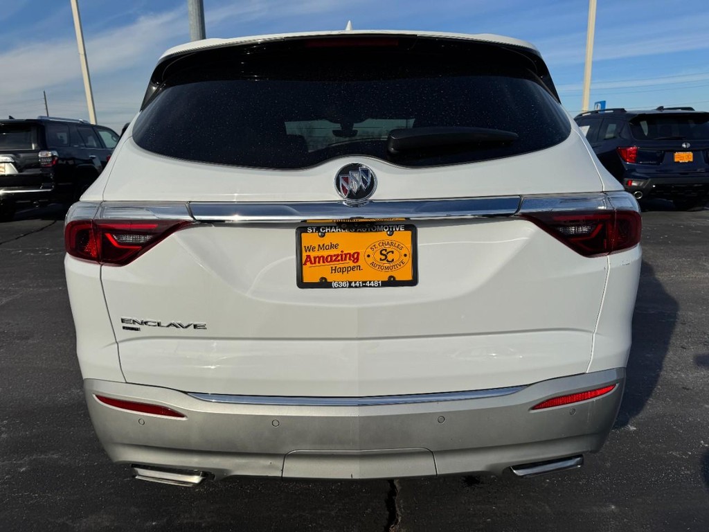 Buick Enclave Vehicle Full-screen Gallery Image 04