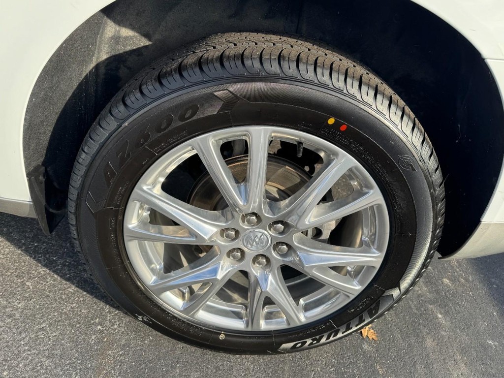 Buick Enclave Vehicle Full-screen Gallery Image 07