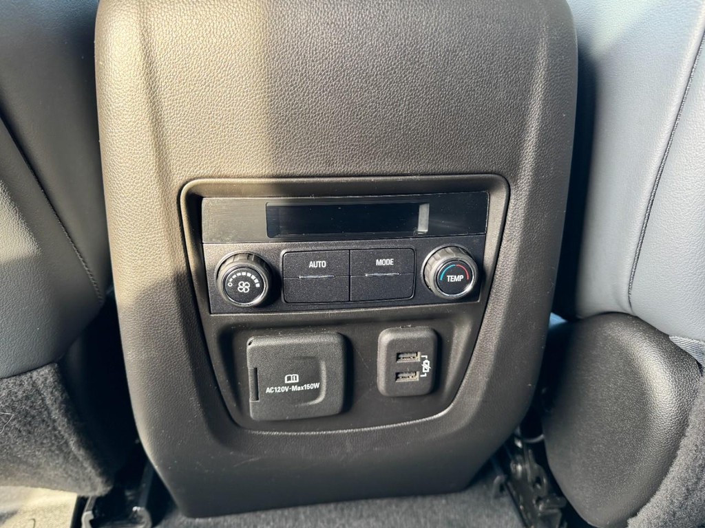 Buick Enclave Vehicle Full-screen Gallery Image 11