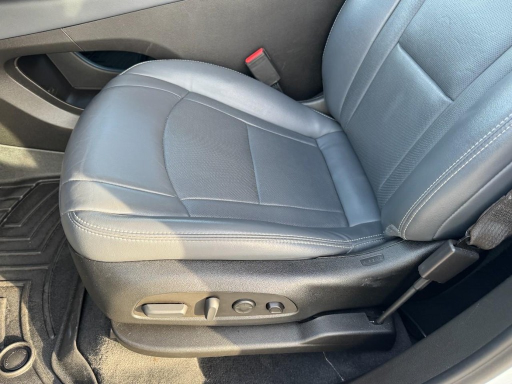 Buick Enclave Vehicle Full-screen Gallery Image 15