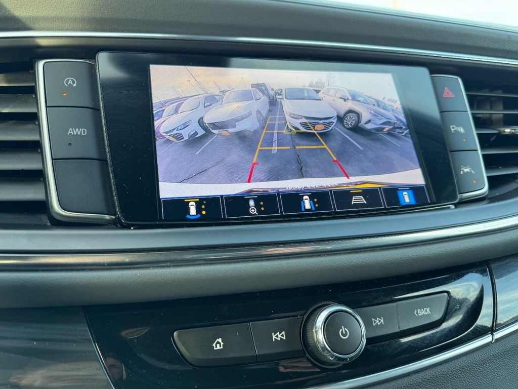 Buick Enclave Vehicle Full-screen Gallery Image 22