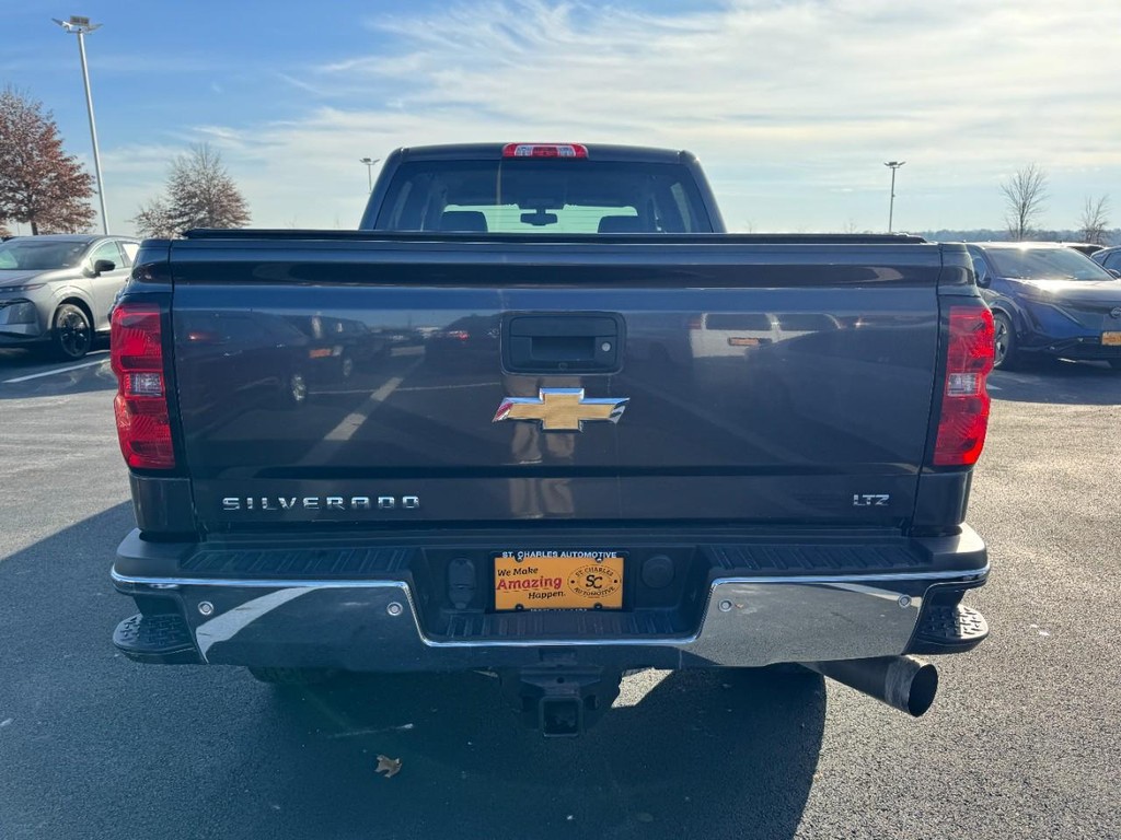 Chevrolet Silverado 2500HD Vehicle Full-screen Gallery Image 04