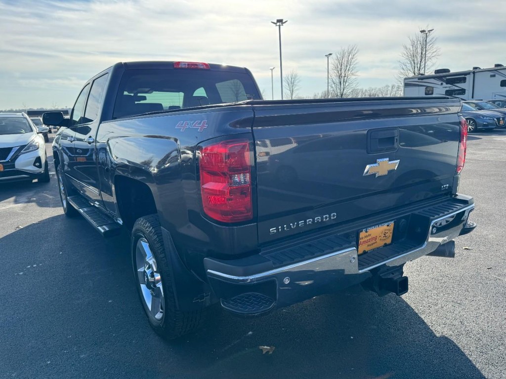 Chevrolet Silverado 2500HD Vehicle Full-screen Gallery Image 05