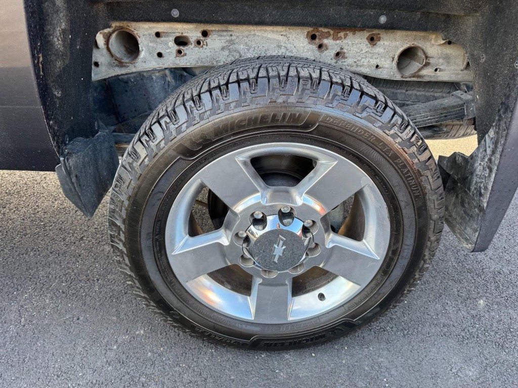 Chevrolet Silverado 2500HD Vehicle Full-screen Gallery Image 06