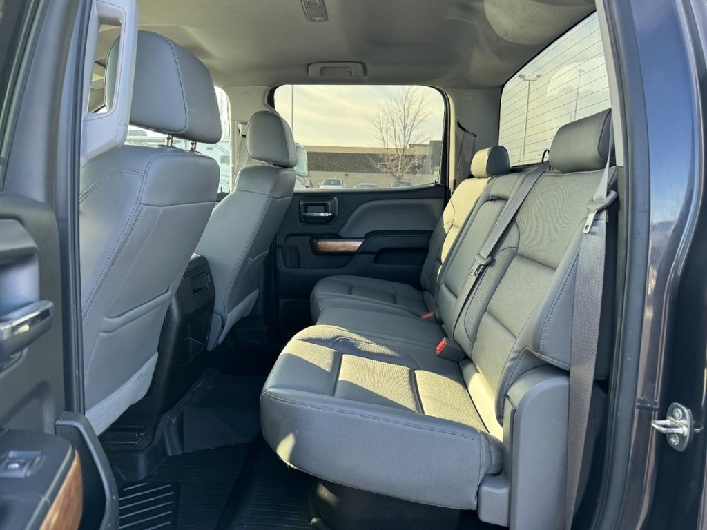 Chevrolet Silverado 2500HD Vehicle Full-screen Gallery Image 10