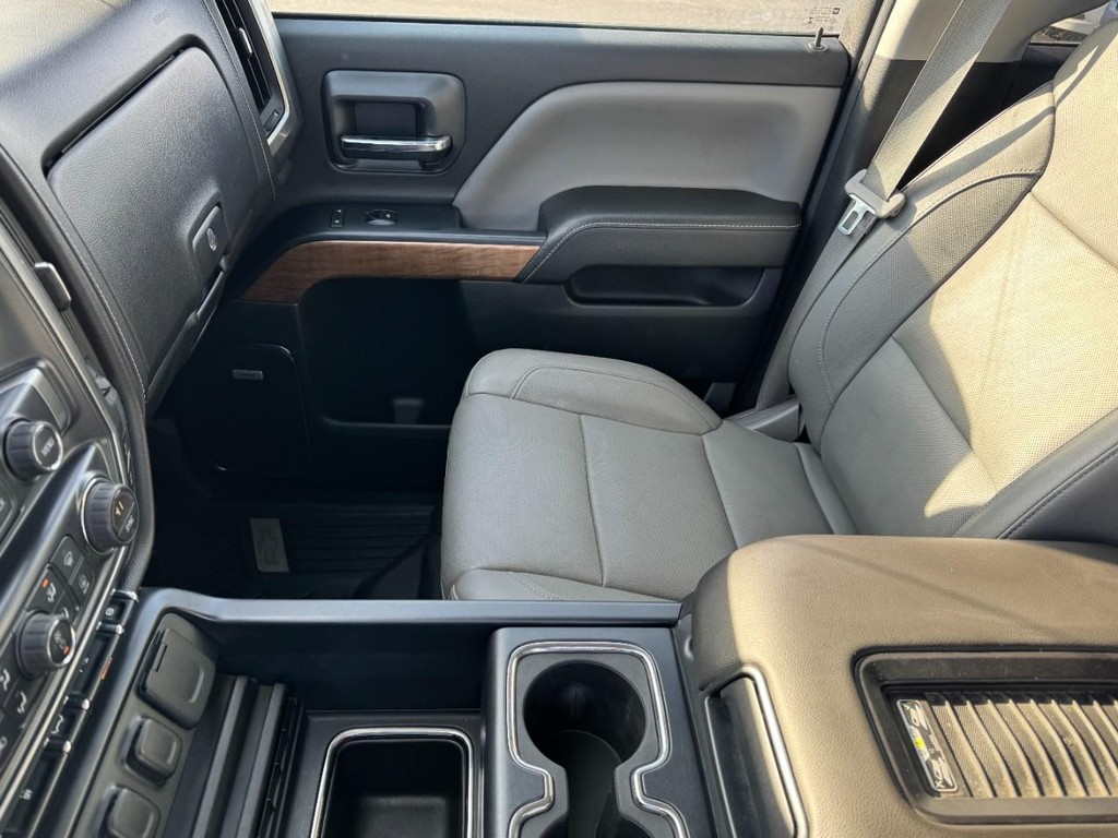 Chevrolet Silverado 2500HD Vehicle Full-screen Gallery Image 13