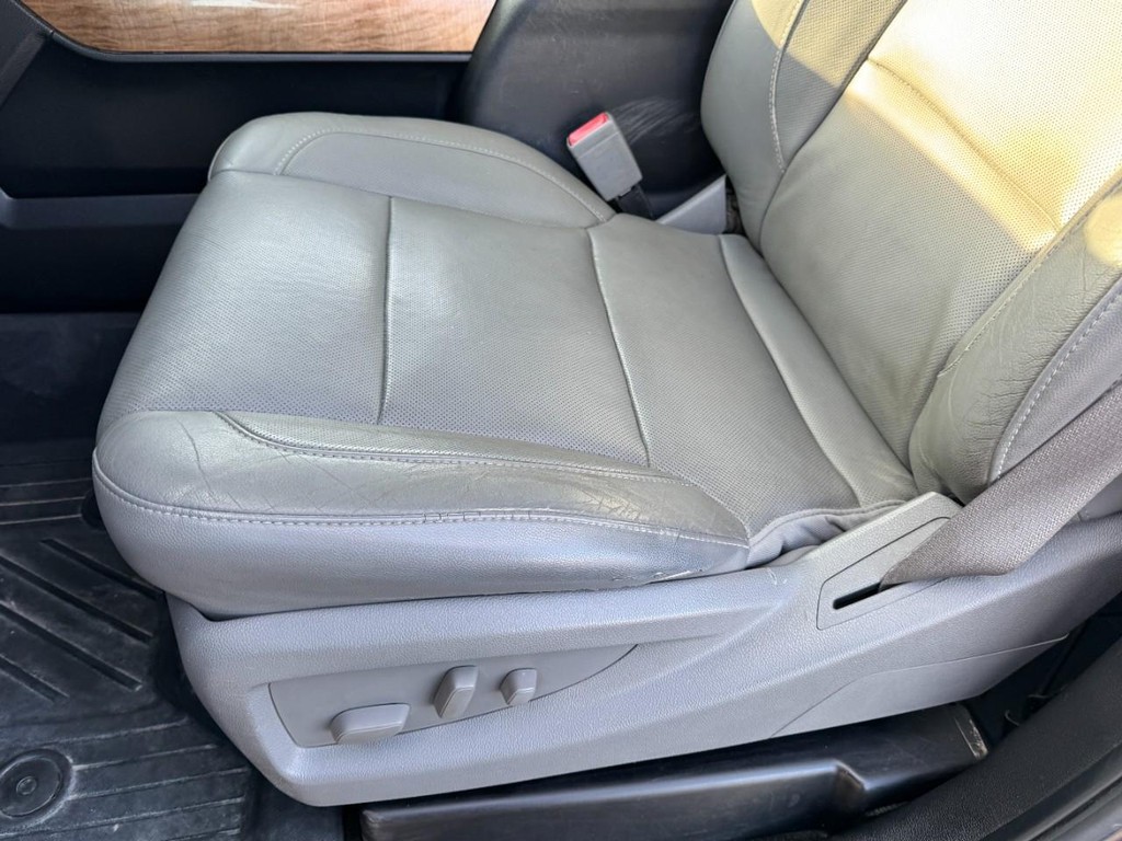 Chevrolet Silverado 2500HD Vehicle Full-screen Gallery Image 14