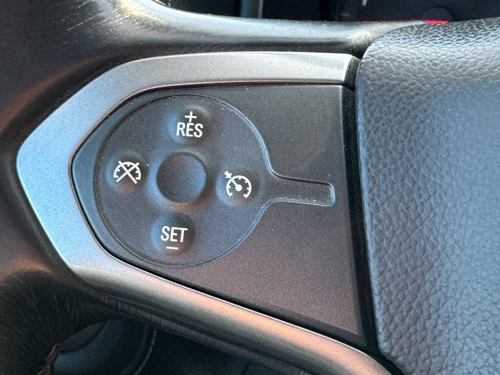 Chevrolet Silverado 2500HD Vehicle Full-screen Gallery Image 17