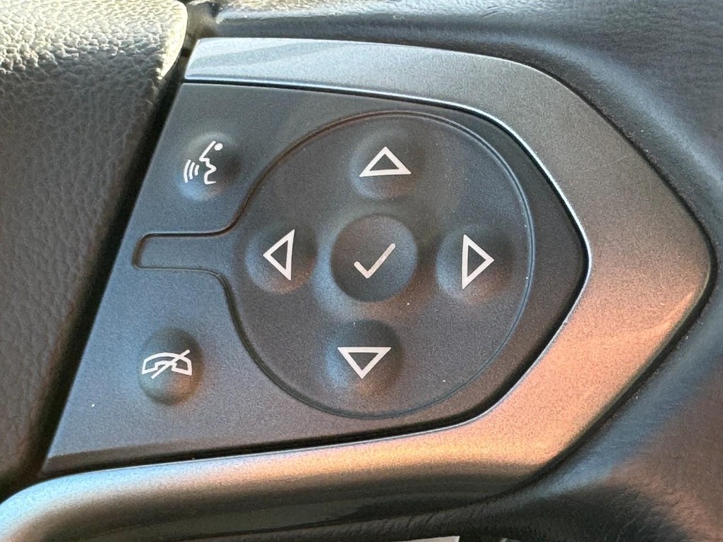 Chevrolet Silverado 2500HD Vehicle Full-screen Gallery Image 18