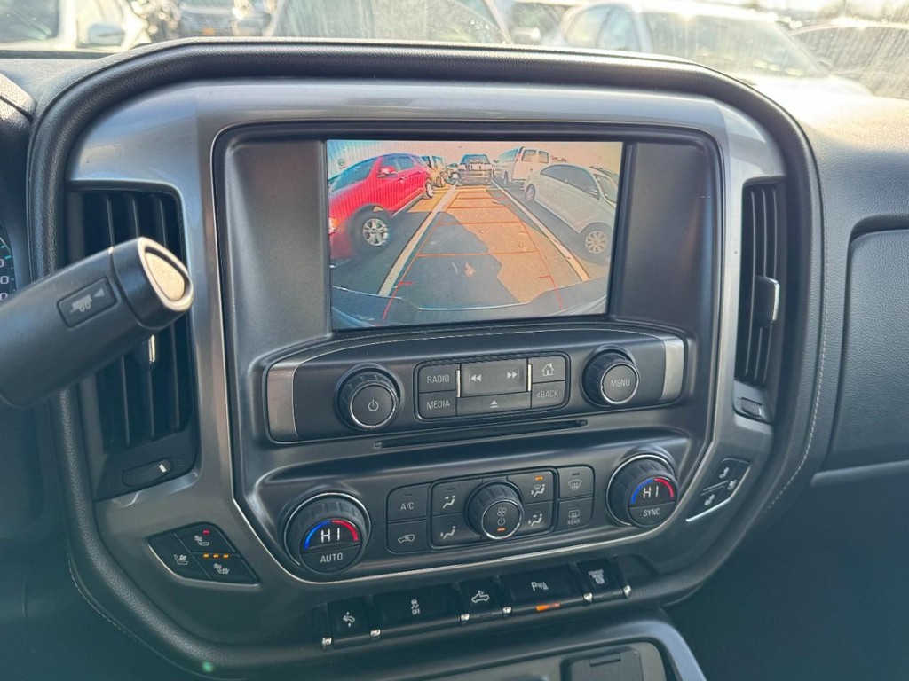 Chevrolet Silverado 2500HD Vehicle Full-screen Gallery Image 21