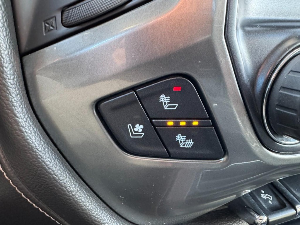 Chevrolet Silverado 2500HD Vehicle Full-screen Gallery Image 22