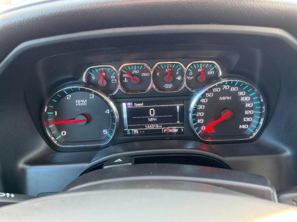 Chevrolet Silverado 2500HD Vehicle Full-screen Gallery Image 23