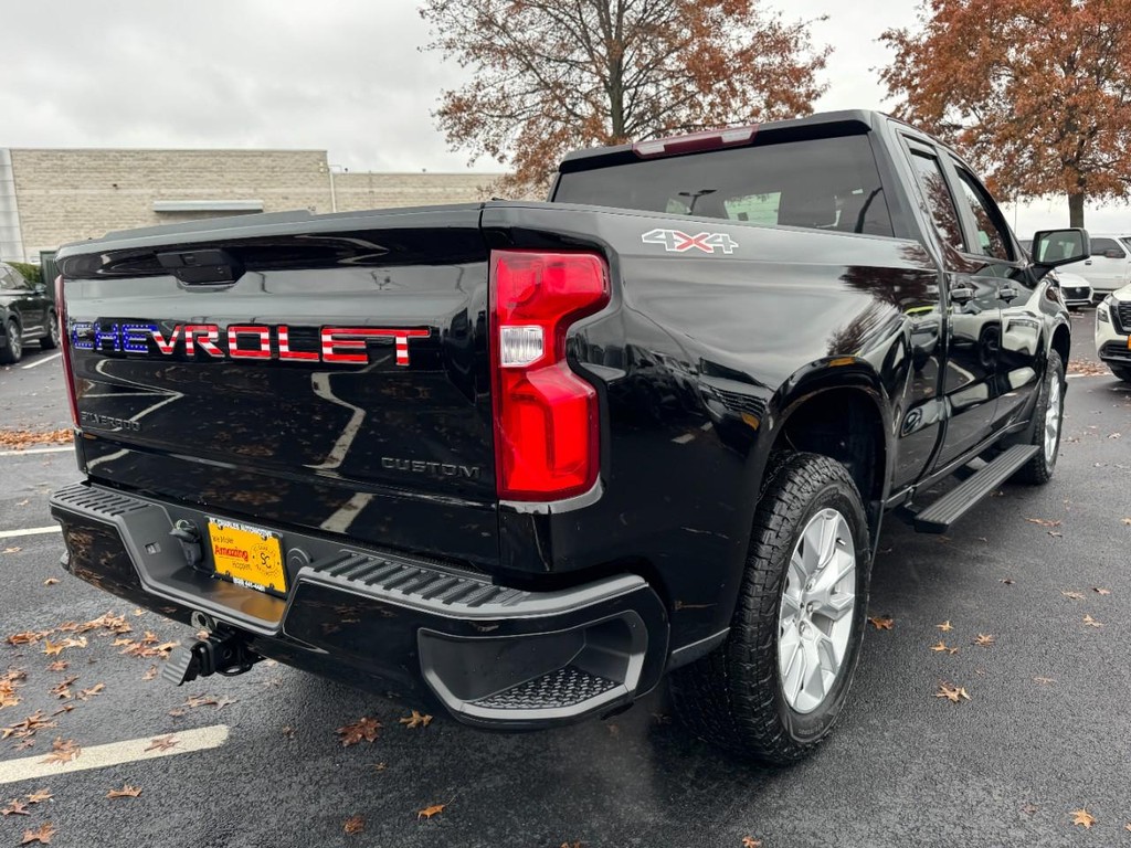 Chevrolet Silverado 1500 LTD Vehicle Full-screen Gallery Image 03