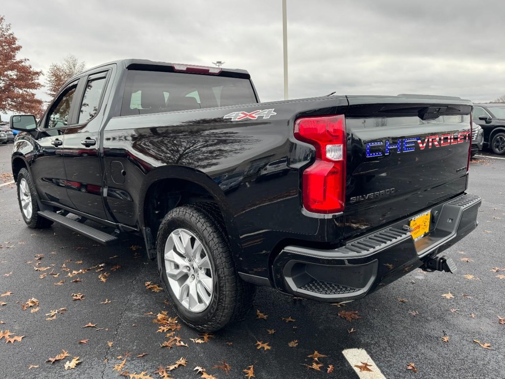 Chevrolet Silverado 1500 LTD Vehicle Full-screen Gallery Image 05