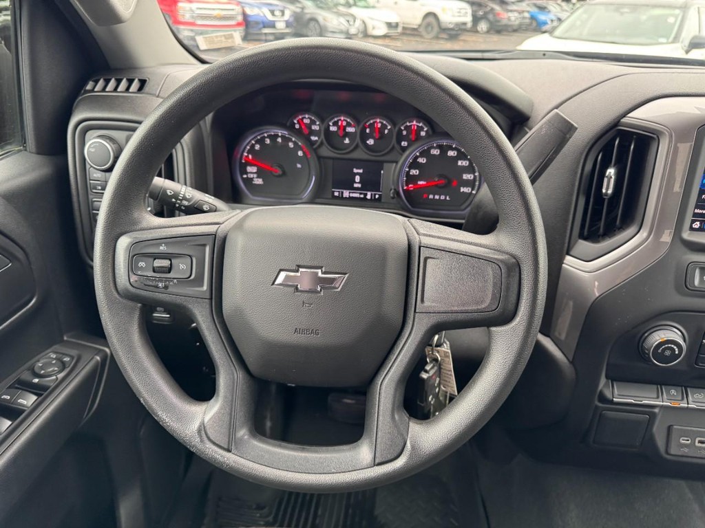 Chevrolet Silverado 1500 LTD Vehicle Full-screen Gallery Image 12