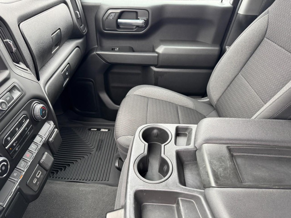 Chevrolet Silverado 1500 LTD Vehicle Full-screen Gallery Image 13