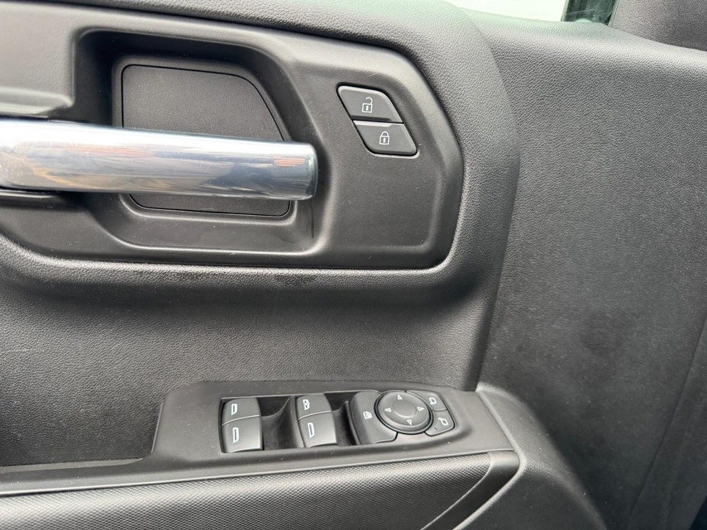 Chevrolet Silverado 1500 LTD Vehicle Full-screen Gallery Image 15