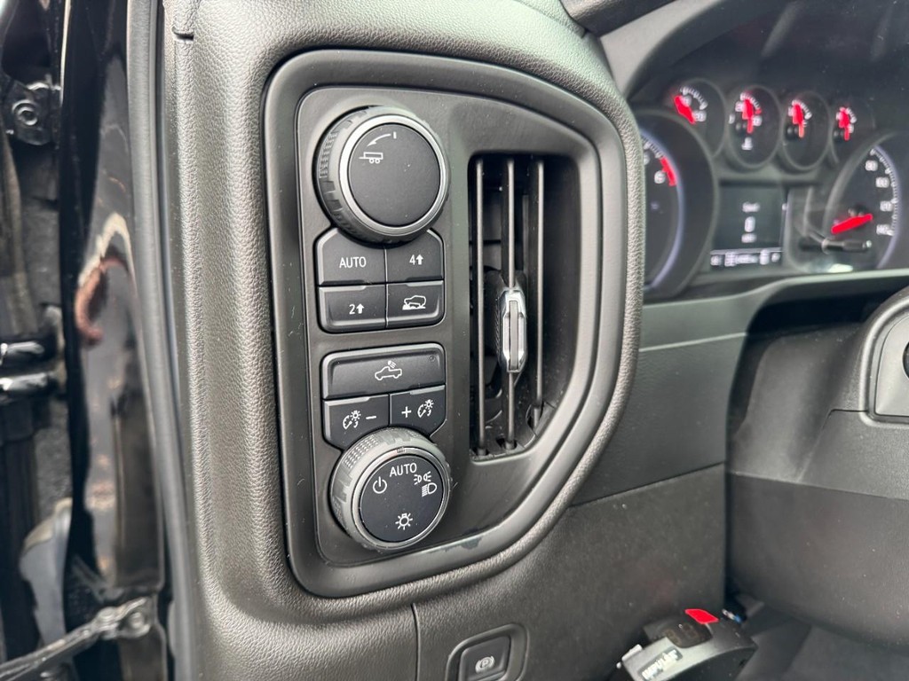 Chevrolet Silverado 1500 LTD Vehicle Full-screen Gallery Image 16