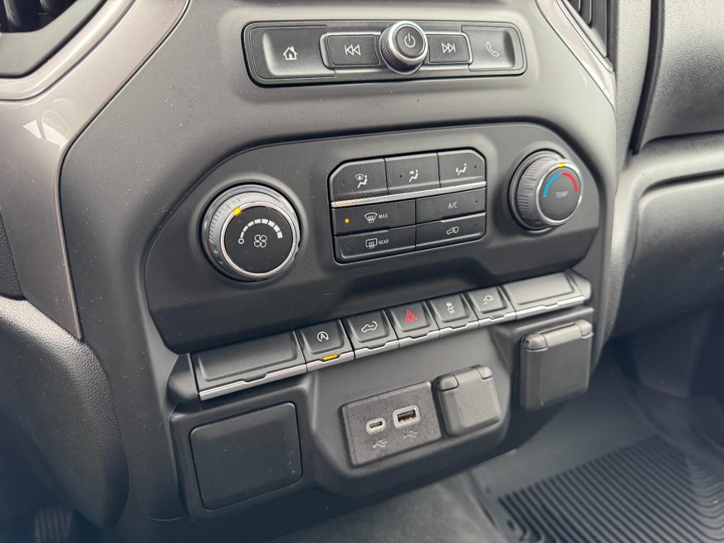 Chevrolet Silverado 1500 LTD Vehicle Full-screen Gallery Image 18