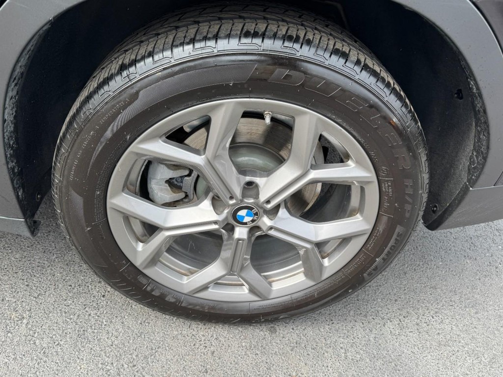 BMW X3 Vehicle Full-screen Gallery Image 07