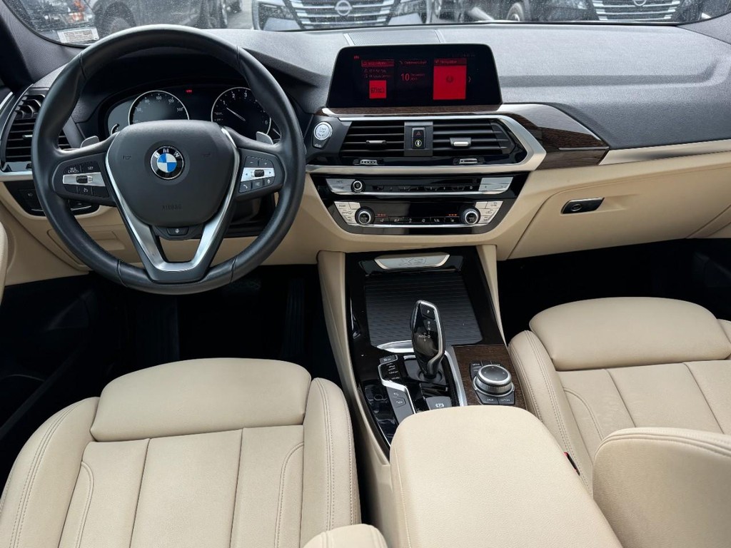 BMW X3 Vehicle Full-screen Gallery Image 12