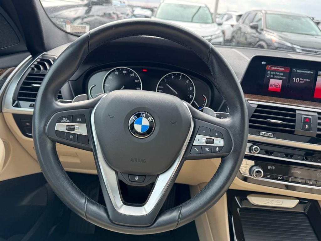 BMW X3 Vehicle Full-screen Gallery Image 13