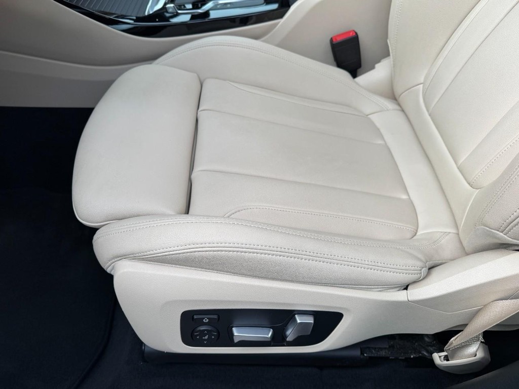 BMW X3 Vehicle Full-screen Gallery Image 15