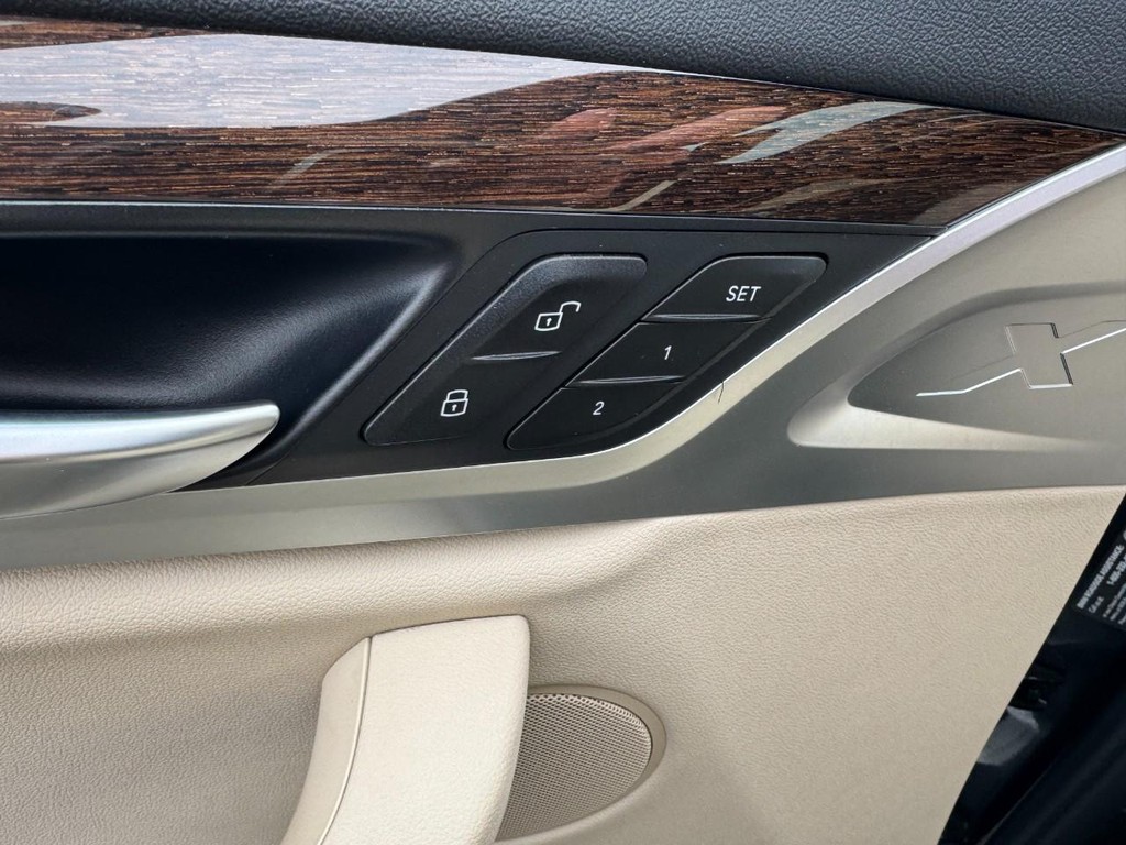 BMW X3 Vehicle Full-screen Gallery Image 17