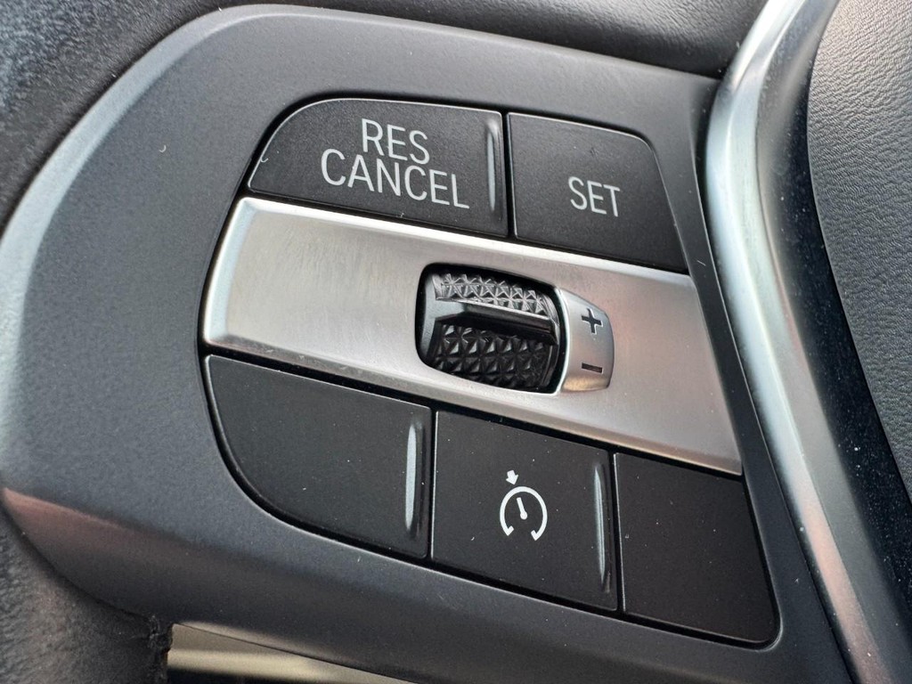 BMW X3 Vehicle Full-screen Gallery Image 18