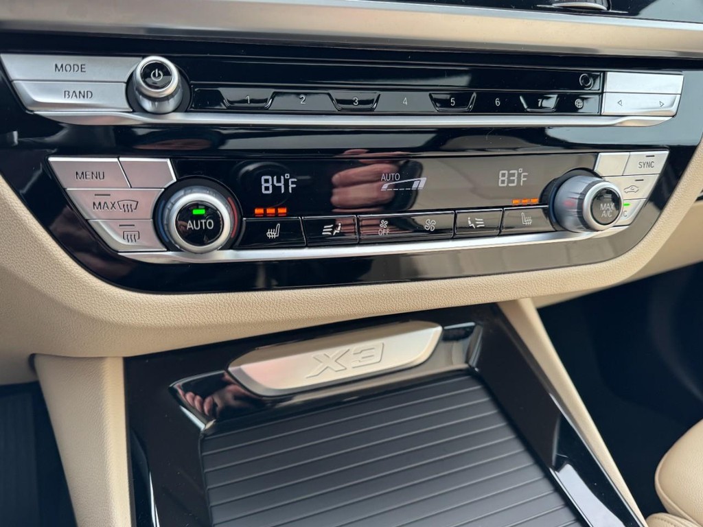 BMW X3 Vehicle Full-screen Gallery Image 20