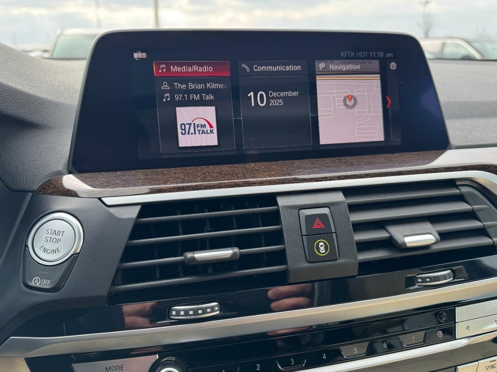 BMW X3 Vehicle Full-screen Gallery Image 21