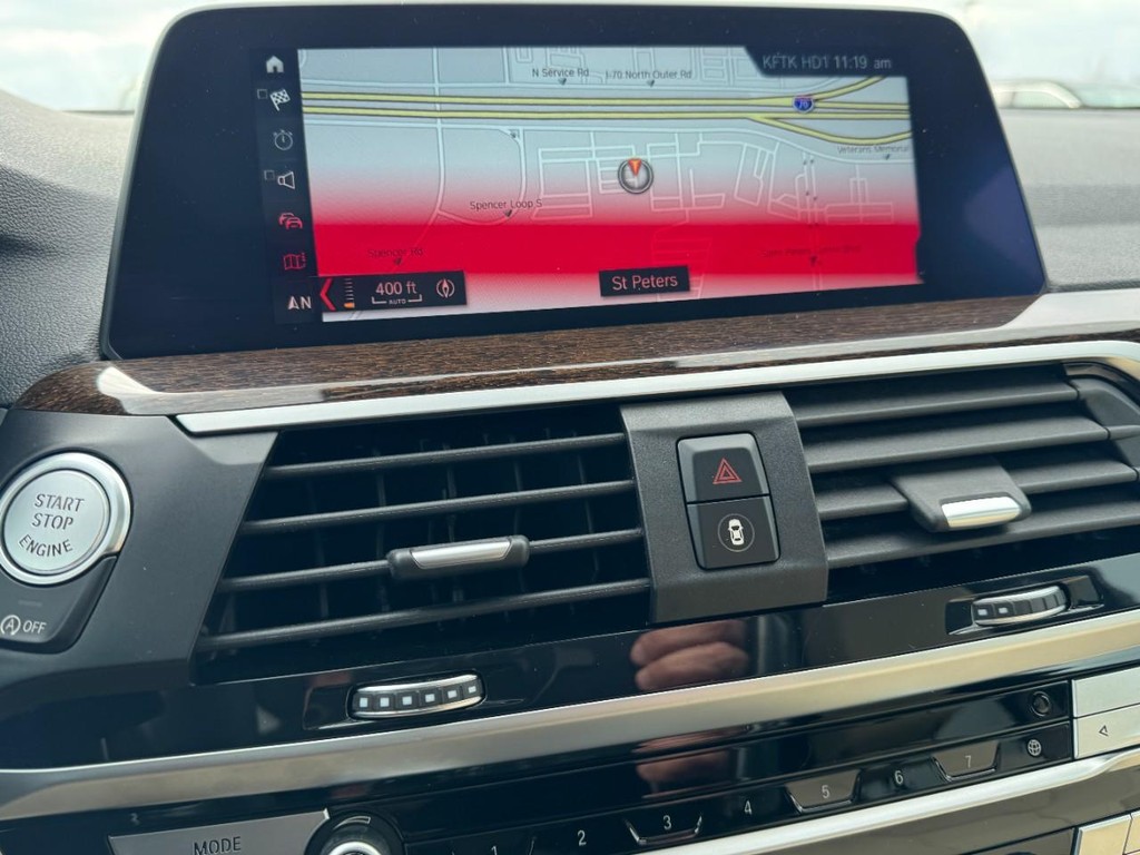 BMW X3 Vehicle Full-screen Gallery Image 22