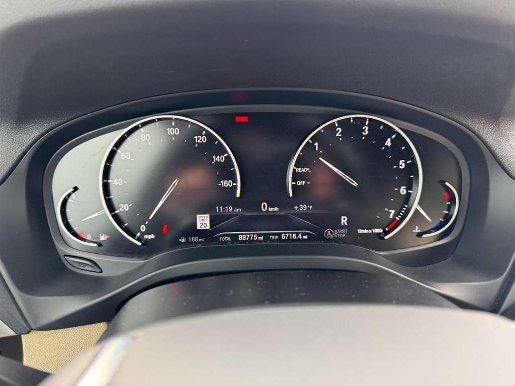 BMW X3 Vehicle Full-screen Gallery Image 25