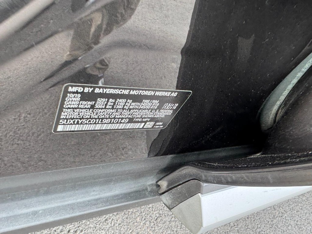 BMW X3 Vehicle Full-screen Gallery Image 26