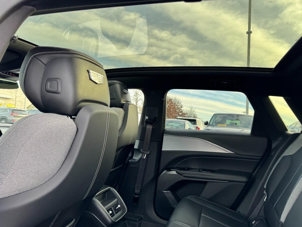 Cadillac LYRIQ Vehicle Full-screen Gallery Image 10