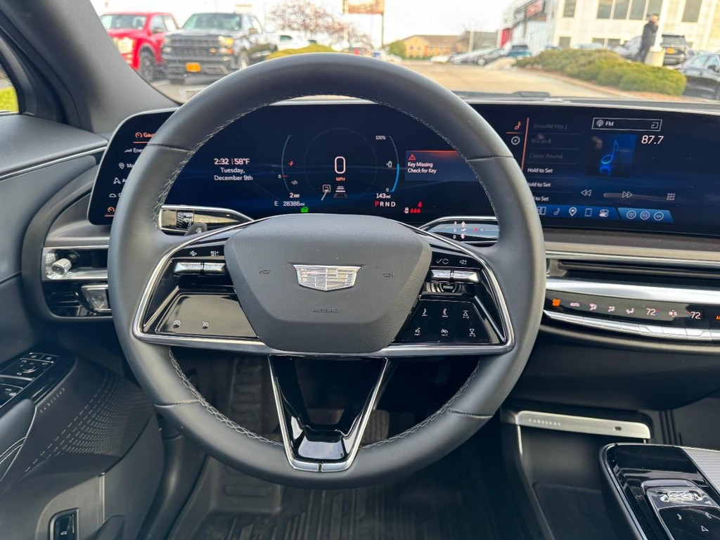 Cadillac LYRIQ Vehicle Full-screen Gallery Image 12