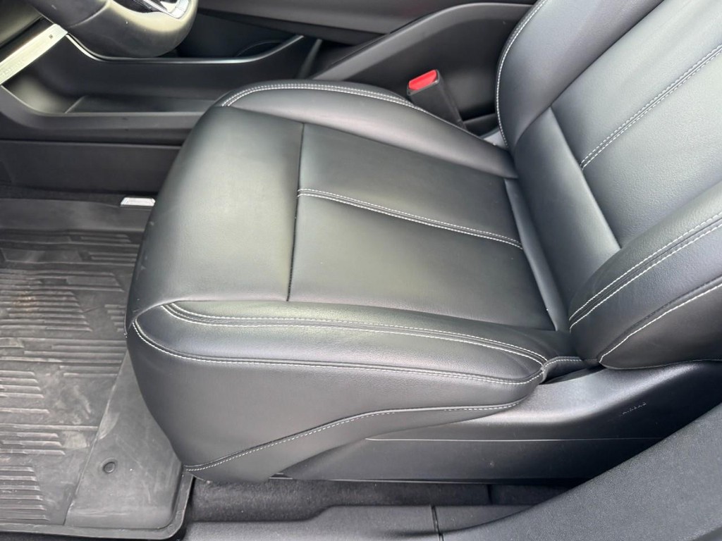 Cadillac LYRIQ Vehicle Full-screen Gallery Image 14